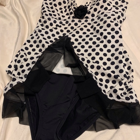 Kenneth Cole skirted one piece sz sml - Picture 2 of 6